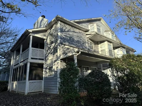 6017 Treetop Ct, Charlotte, NC 28212