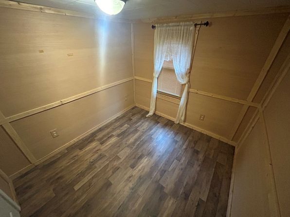 229 Riffe St, Sophia, WV 25921