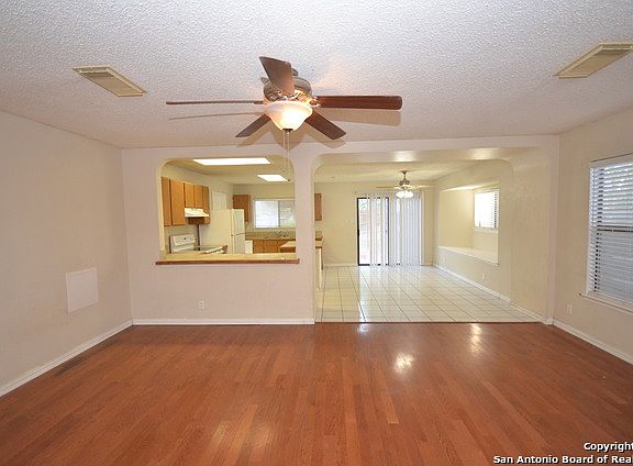 2nd image of 10414 Canyon Vlg