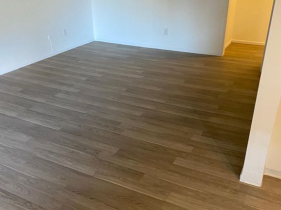 5th image of 555 Greenbrier Dr #40