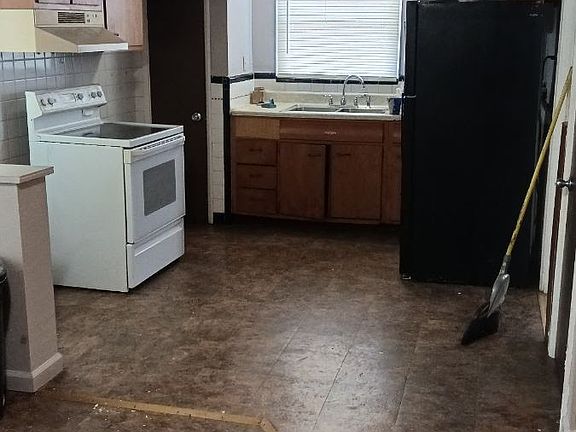 3rd image of 7040 Glenboro Dr