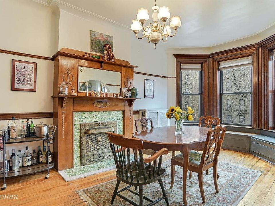 1st image of 686 Park Pl