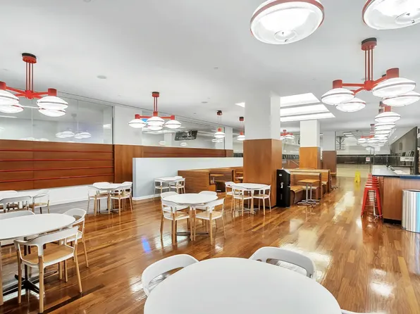 60 Riverside Boulevard image 16 of 16