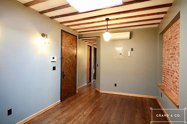 Rented by Grand & Co. | media 122