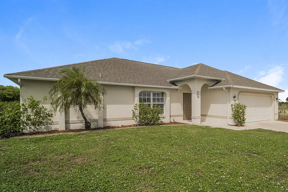 3 bed, 2.0 bath, 1479 sqft, $2,085 — Photo 3