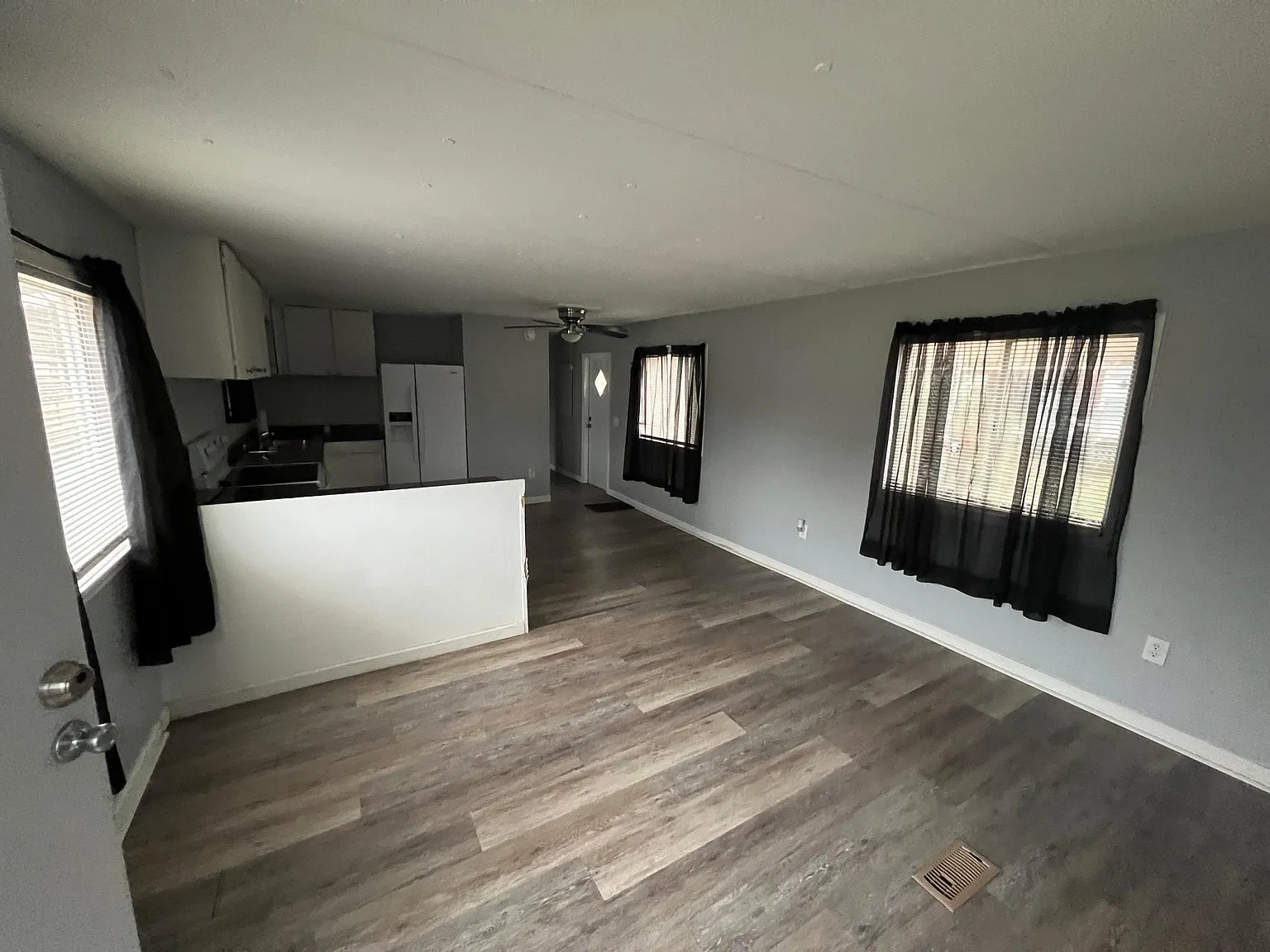 290 Carlson Dr — Photo 2