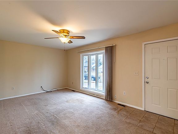 5th image of 1916 S Lynnwood Dr