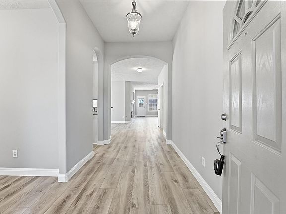 3rd image of 23301 Tuttle Ct