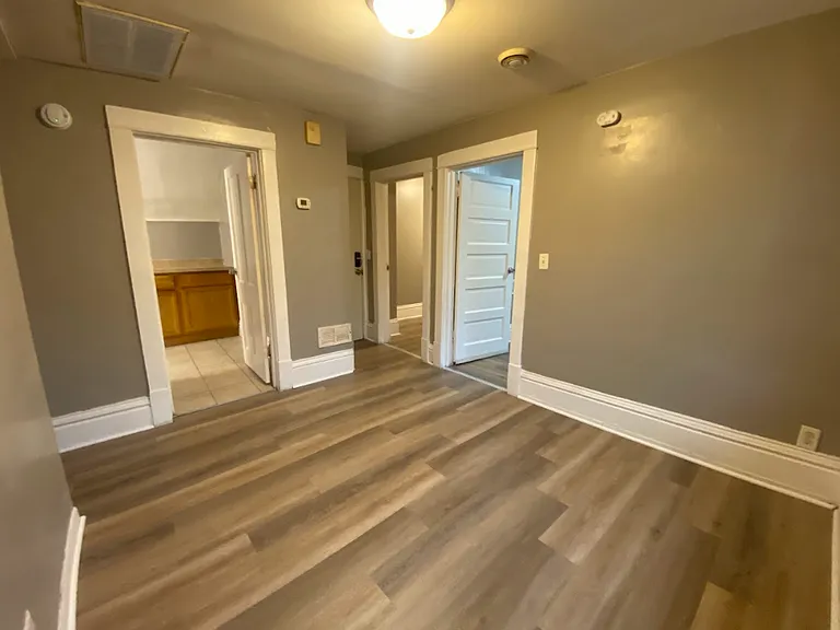 2211 Queen Ave N #2 — Photo 10