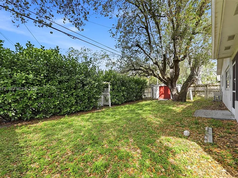 4561 SW 25th Ter — Photo 14