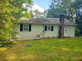 4 Village Pl, Oak Ridge, NJ 07438