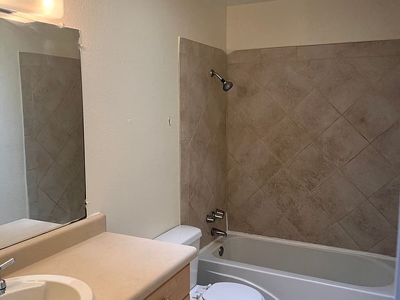 4th image of 1509 N Riverview Blvd #1511
