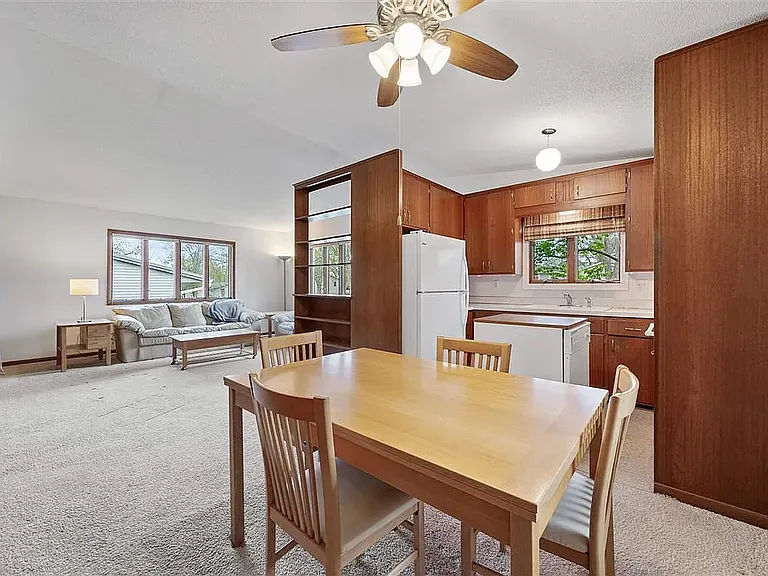 1419 Tracy Ln — Photo 3