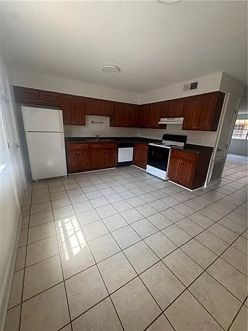 239 W Esplanade Ave #3 — Photo 5