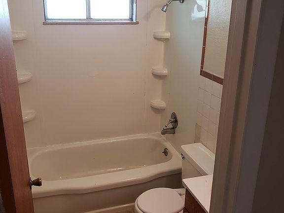 3rd image of 14 Eastgate Dr