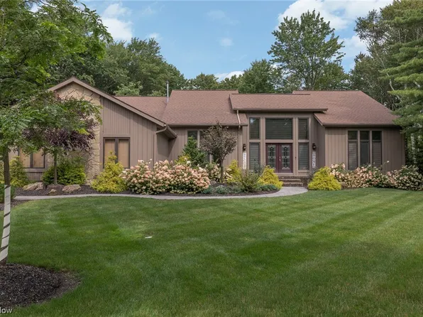 8260 Eagle Ridge Dr, Painesville, OH 44077