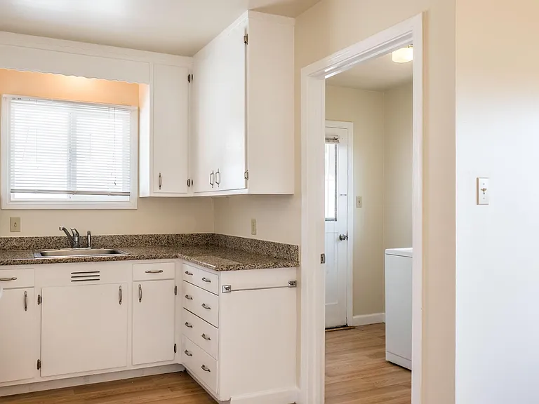 6258 Cypress Ave — Photo 7