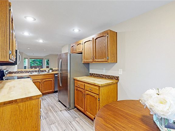 3rd image of 2801 NE 195th St APT 11