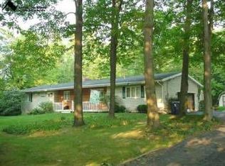 13205 Woodcrest Ln, Chesterland, OH 44026