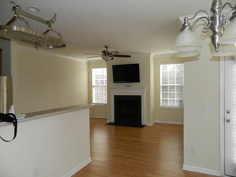 1027 Remington Oaks Cir — Photo 2