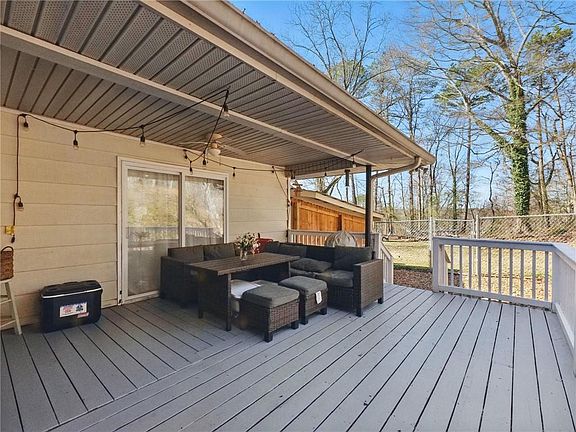 5th image of 2093 Beverly Rd
