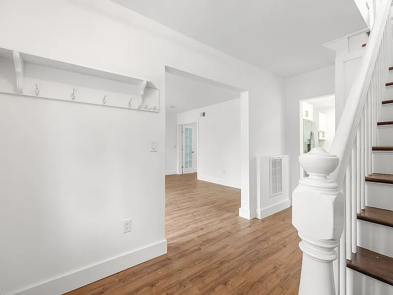 16 Clarke St — Photo 8
