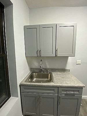3rd image of 409 E 21st St #1D