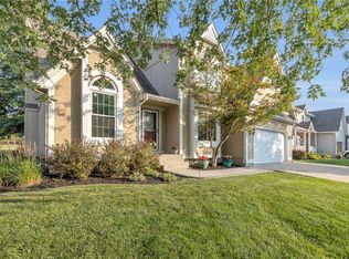 1237 E Meadow Ln, Olathe, KS 66062