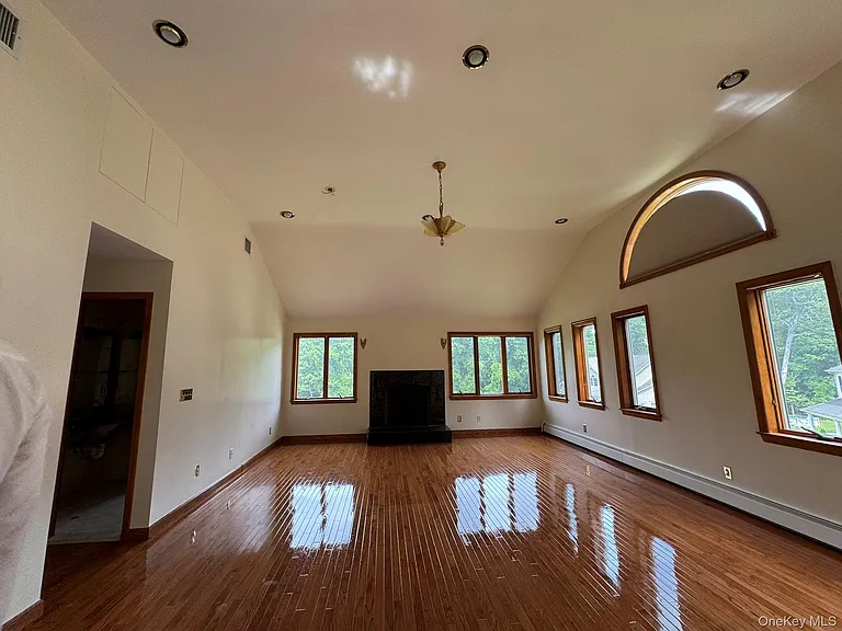 227 Beverly Rd — Photo 9
