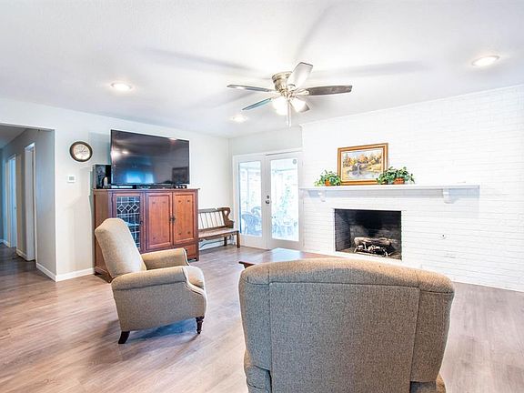 4th image of 2615 Eastbrook Dr