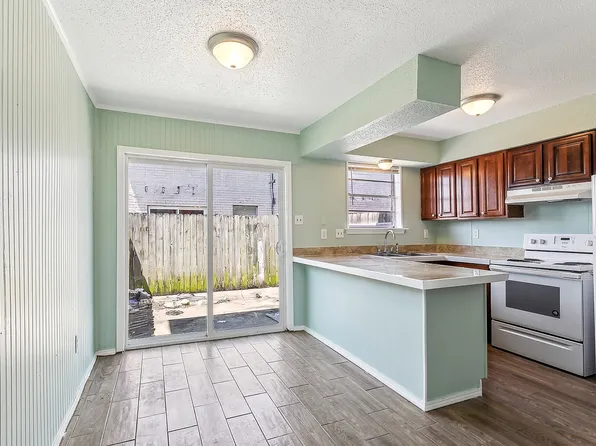 1049 Tallow Tree Ln APT 8, Harvey, LA 70058