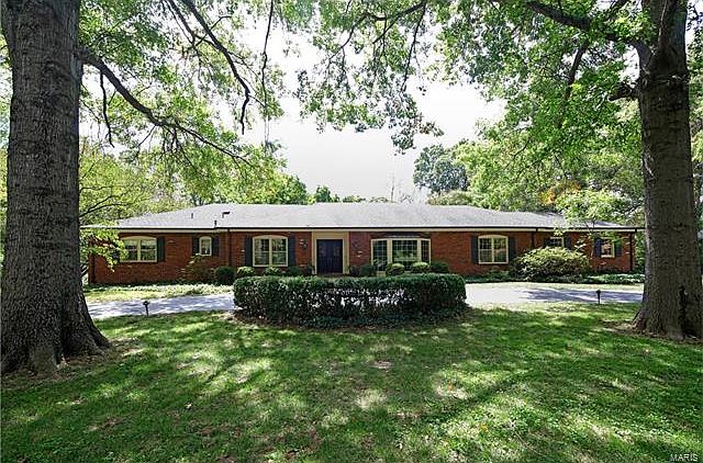 1st image of 20 Villa Coublay Dr