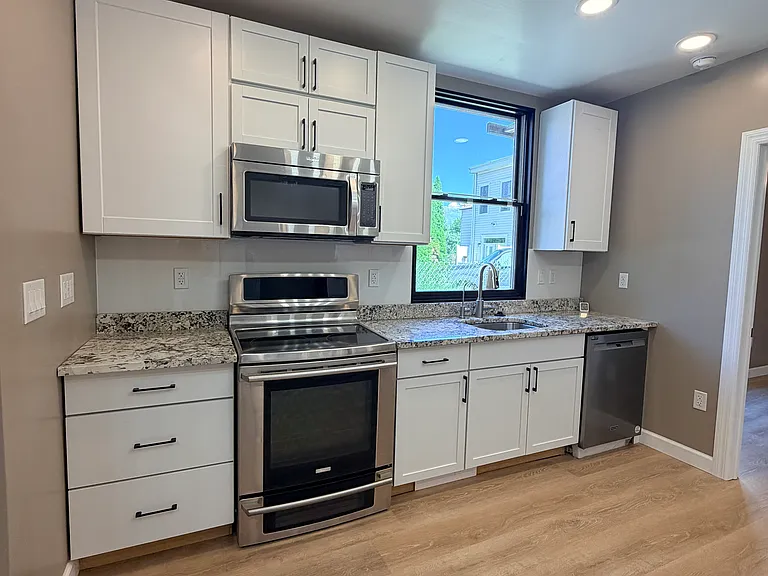 1321 Columbus Ave — Photo 21