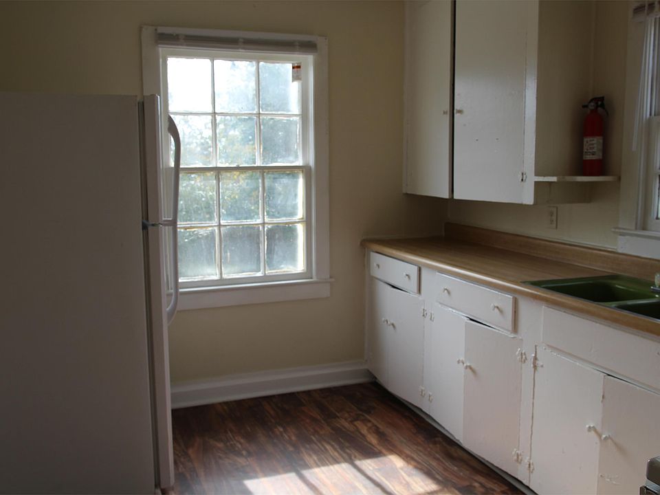 2nd image of 604 N Jefferson St APT C