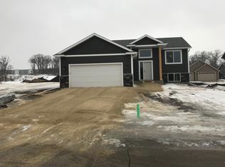 6869 Gaillardia Dr NW, Rochester, MN 55901