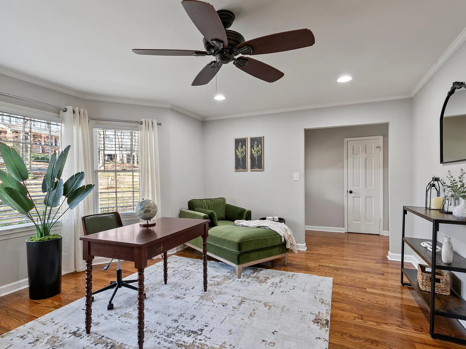 4 bed, 2697 sqft, $8,300 — Photo 3