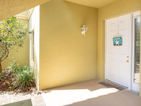 3rd image of 110 Calle El Jardin St Unit 102