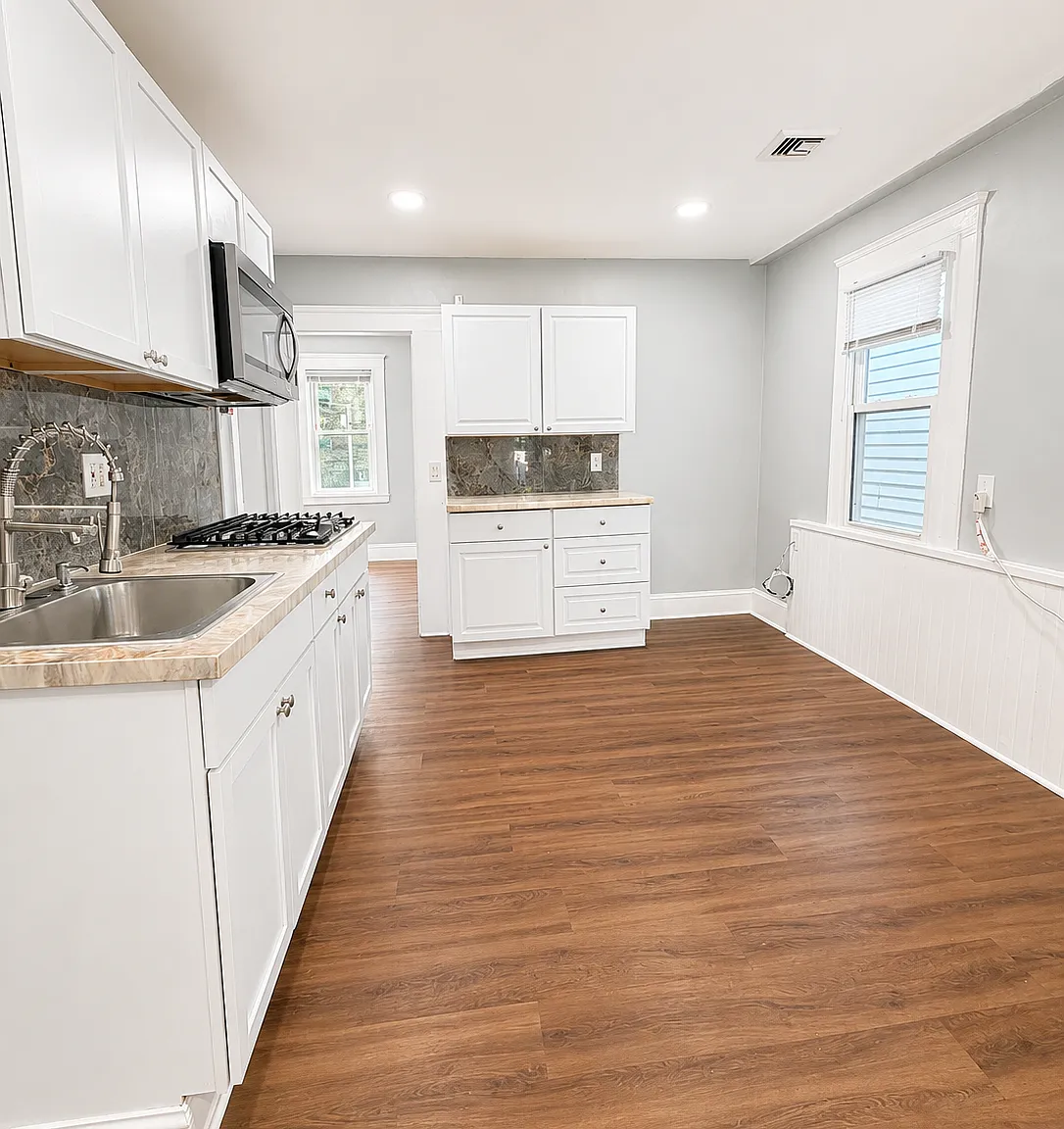 2 bed, 800 sqft, $2,100 — Photo 2
