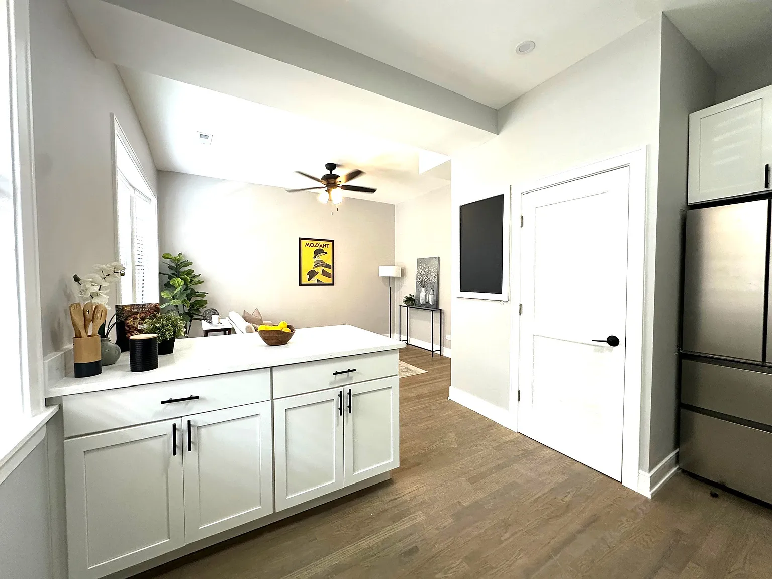 3836 N Wilton Ave — Photo 3