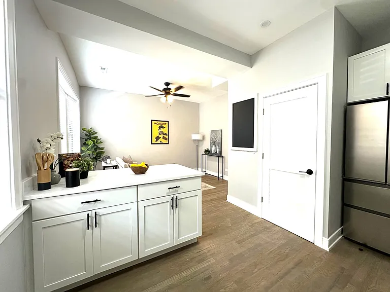 3836 N Wilton Ave #1 — Photo 3