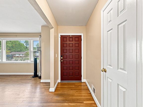 5th image of 3544 Deerfield Dr