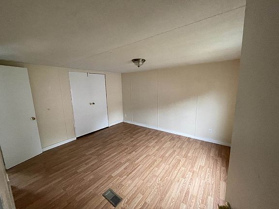 4th image of 395 Yaupon St #8