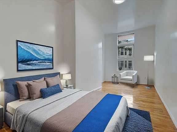 2nd image of 112 Calyer St APT 2R