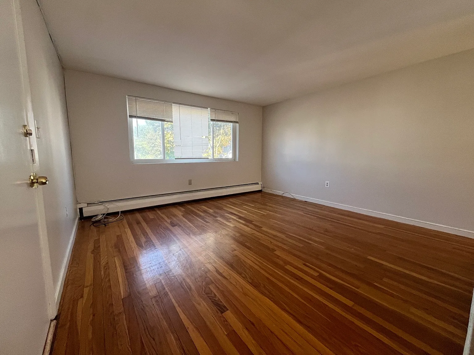 2 bed, 1.0 bath, 9999 sqft, $2,550 — Photo 2