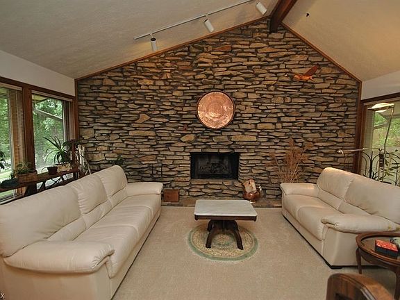 3rd image of 990 Kingswood Dr