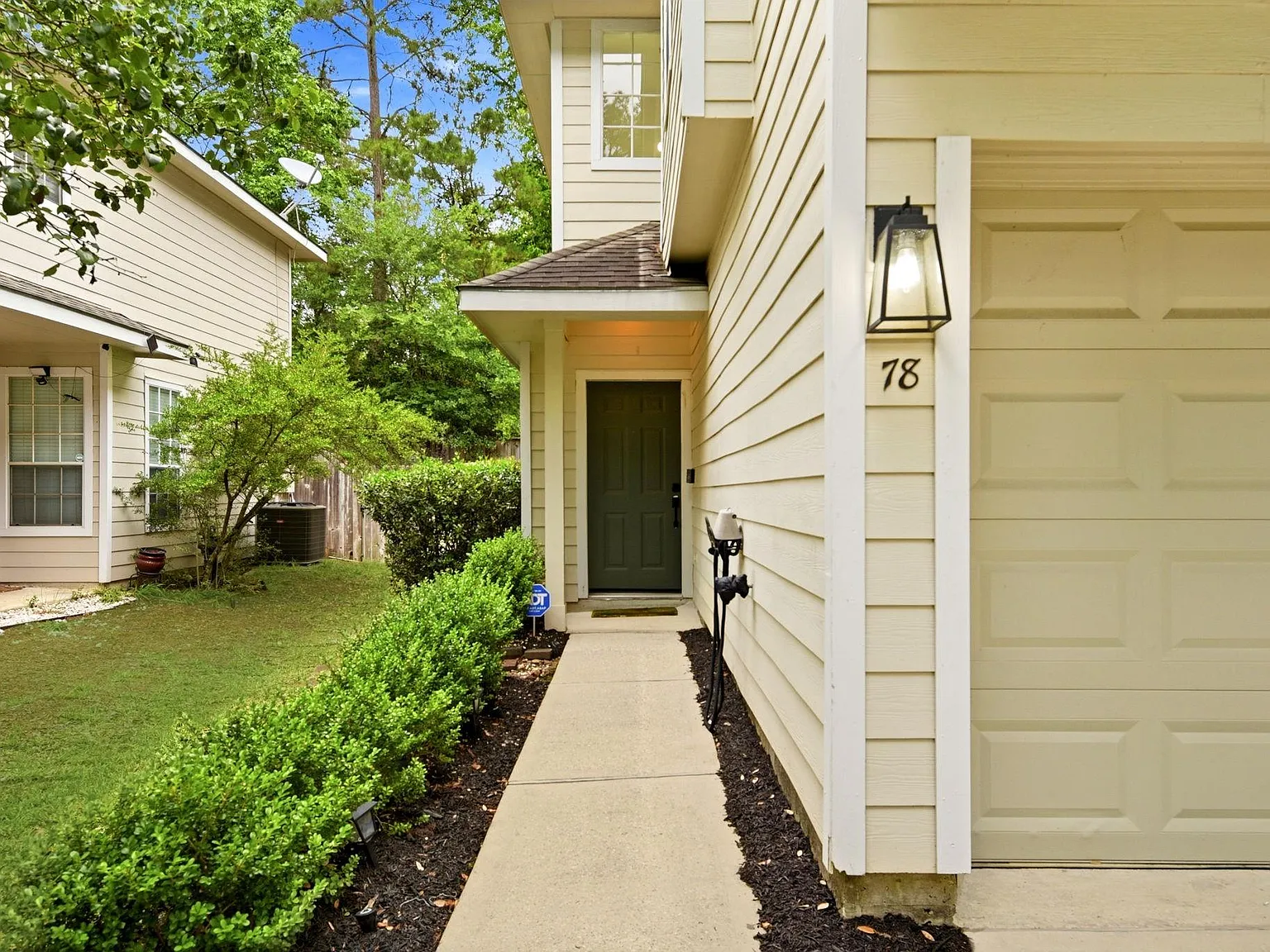 3 bed, 2.5 bath, 1657 sqft, $2,300 — Photo 3