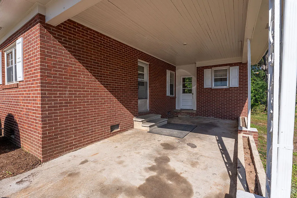 3 bed, 1.5 bath, 1230 sqft, $1,685 — Photo 4