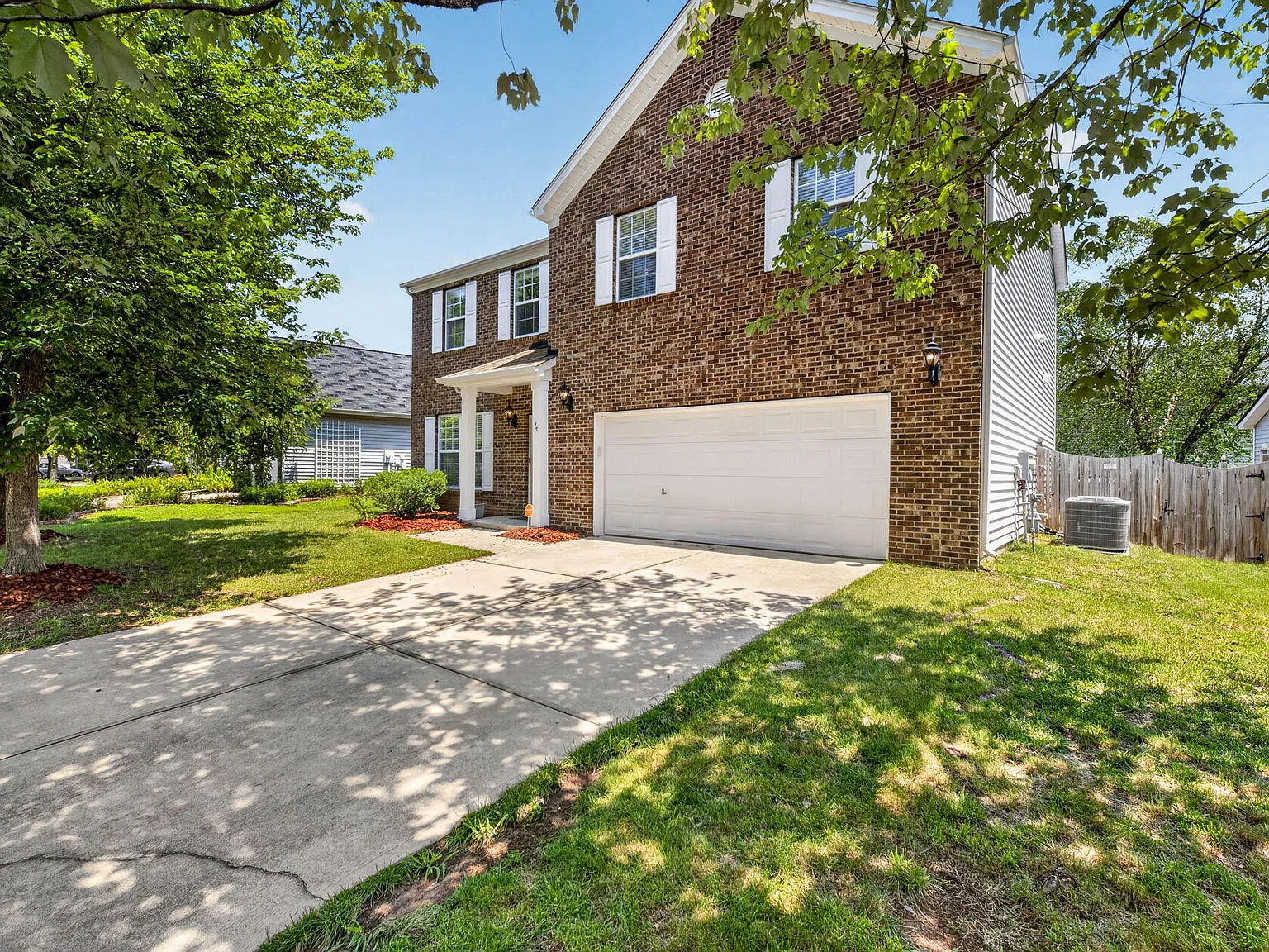 3 bed, 2.5 bath, 2300 sqft, $2,495 — Photo 2