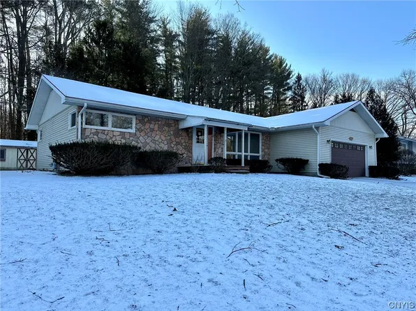 327 Hillside Dr, Oriskany, NY 13424