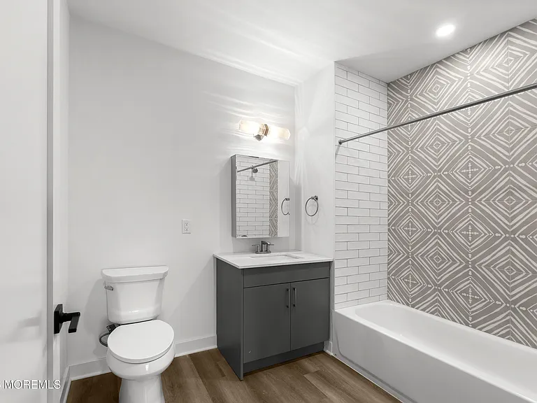 180 Morris Ave #307 — Photo 5